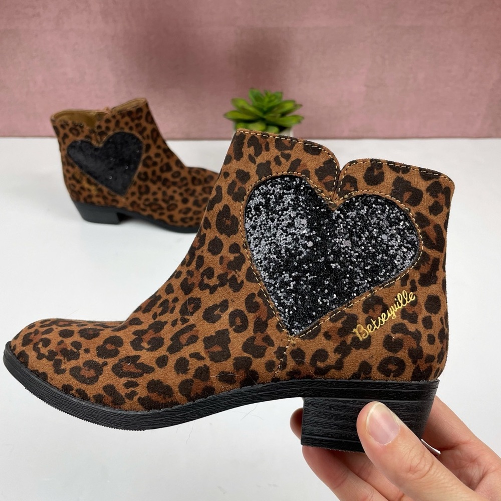 Betseyville Betsey Johnson Leopard Boots Size 2